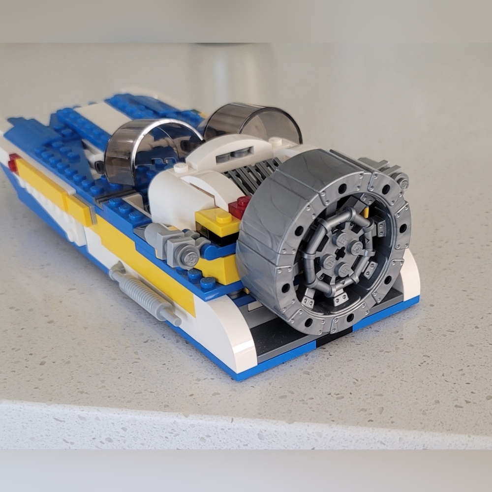 LEGO Creator Aviation Adventures 31011 Sleek Speedboat - Picture 3 of 5
